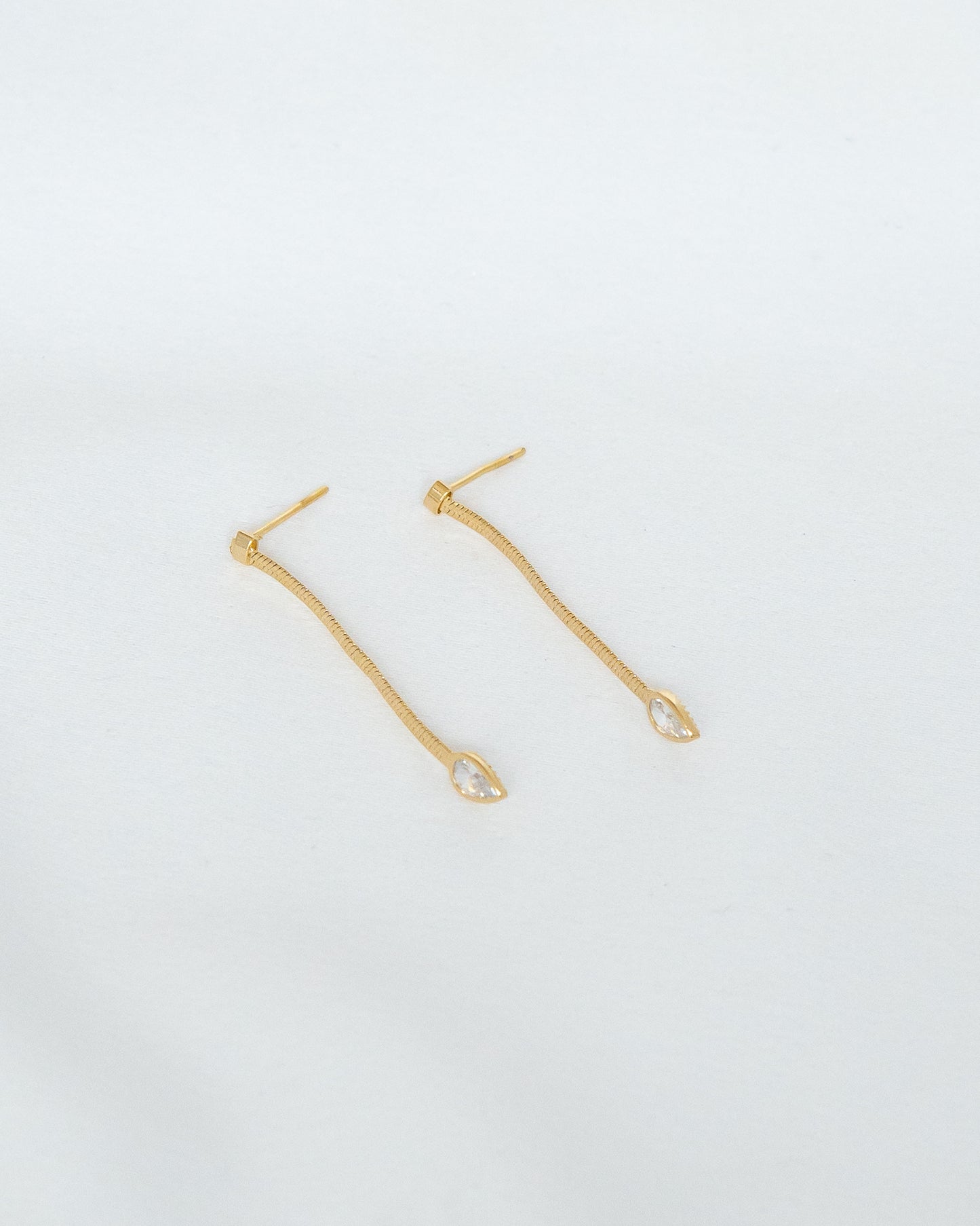 Brinco 4cm Corrente Fita com Zircônia Gota