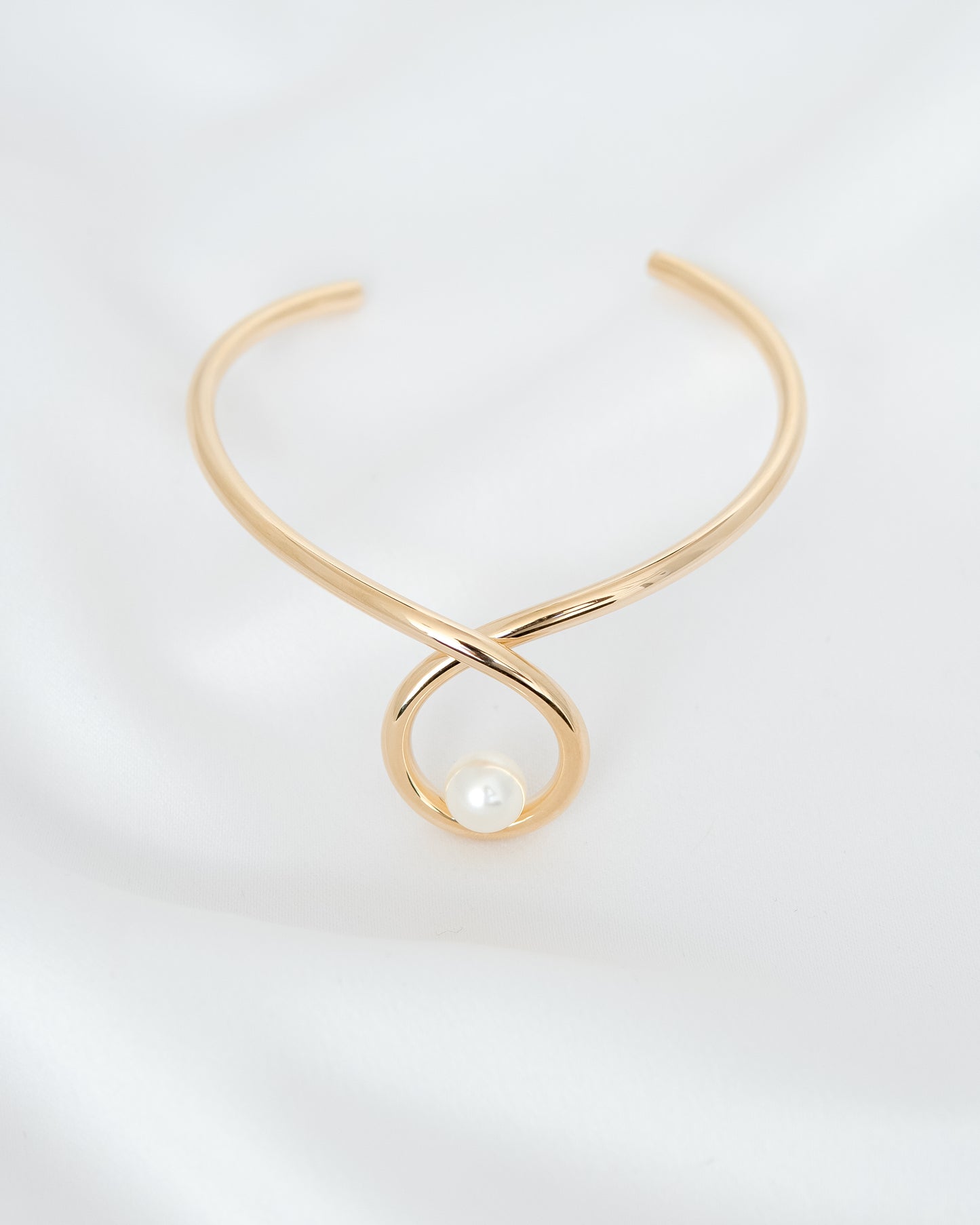 Bracelete Aro com Detalhe Torcido e Pérola