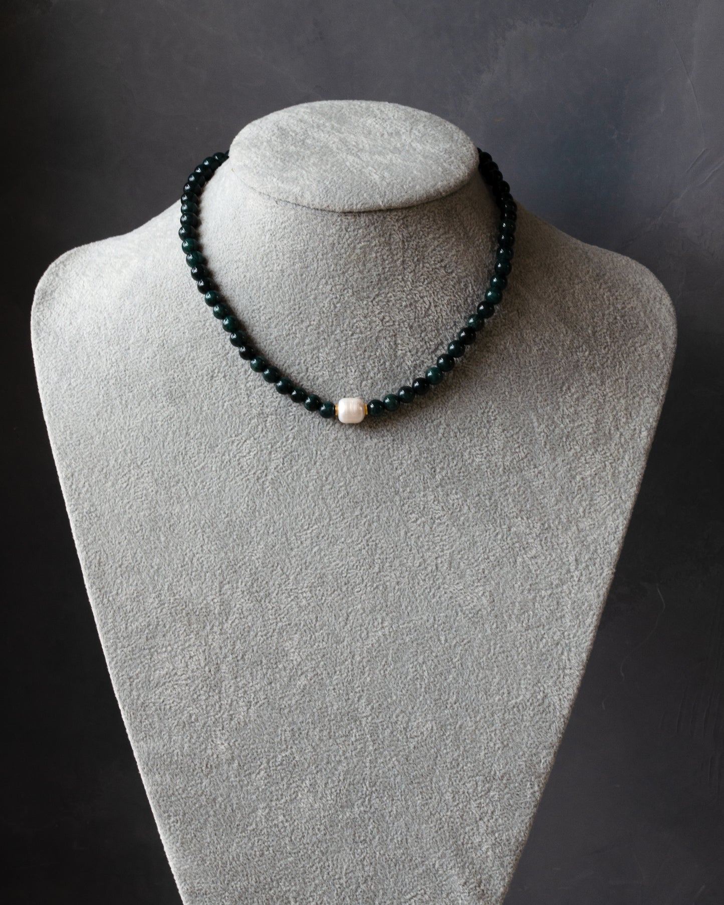 Colar Pedra Natural Jade Verde Petróleo com Pérola de Água Doce