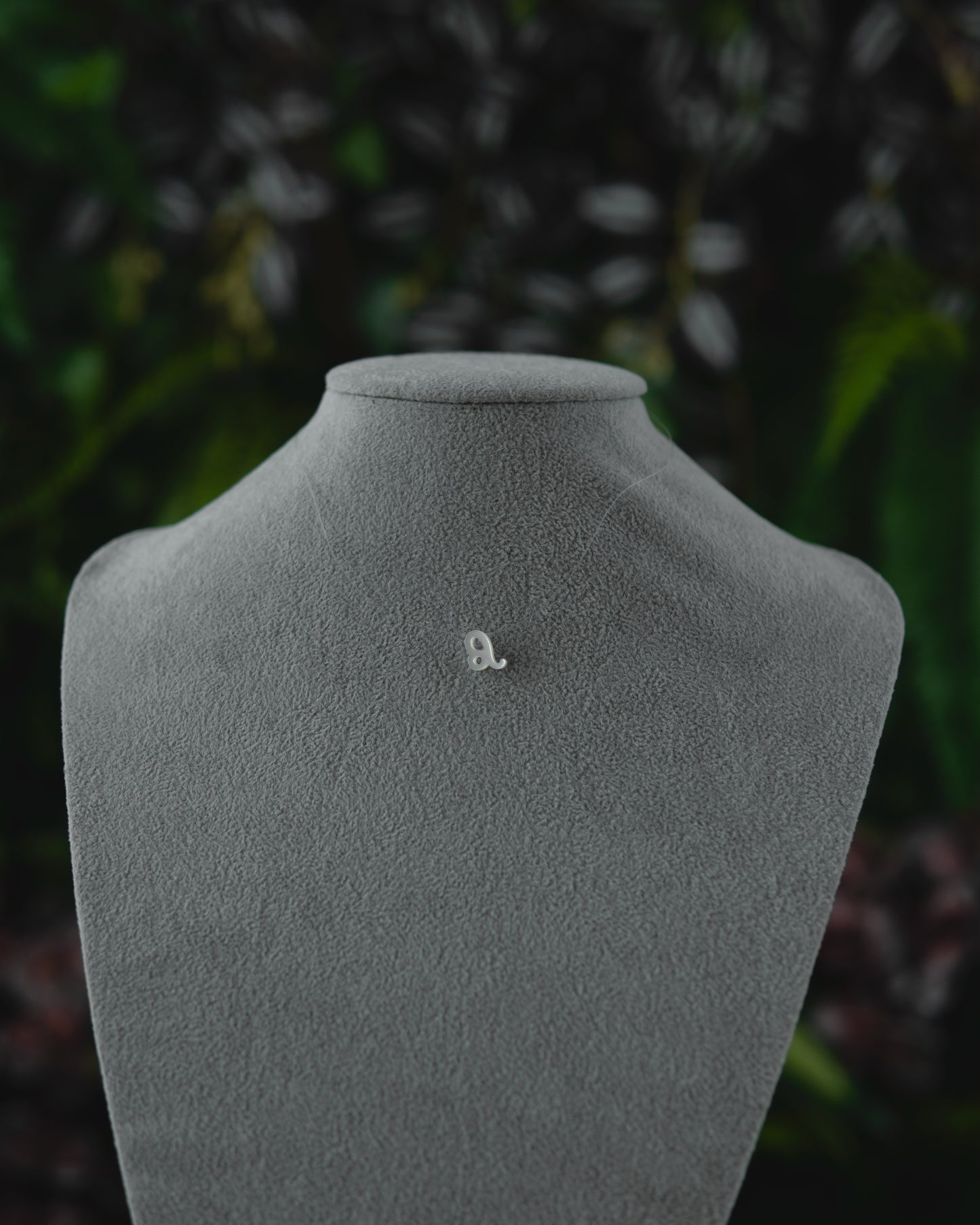 Choker Invisível Nylon com Signo Leão Madrepérola