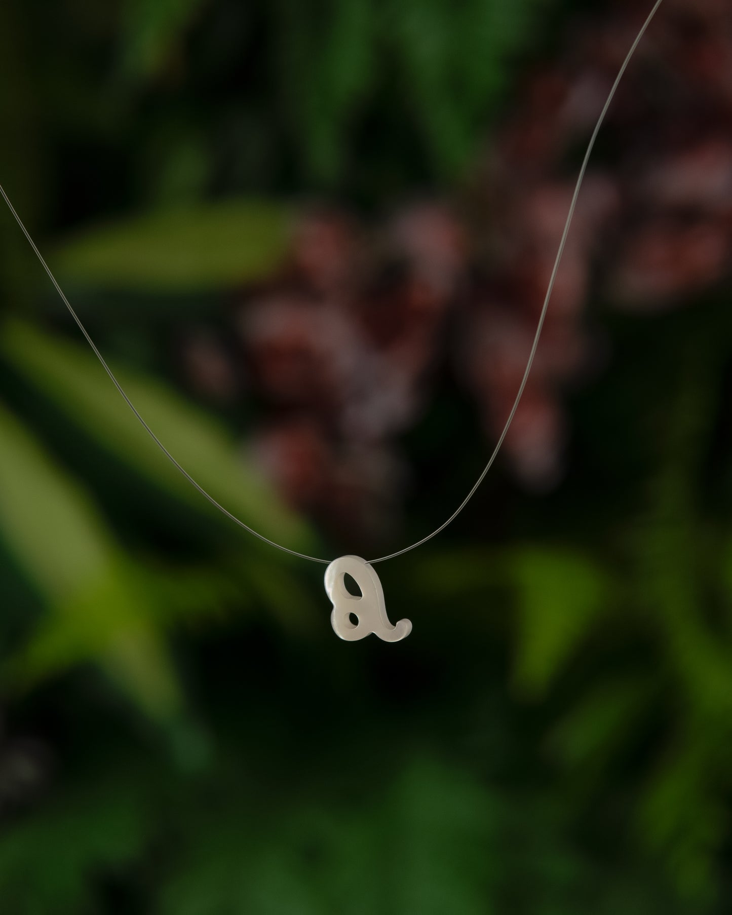 Choker Invisível Nylon com Signo Leão Madrepérola