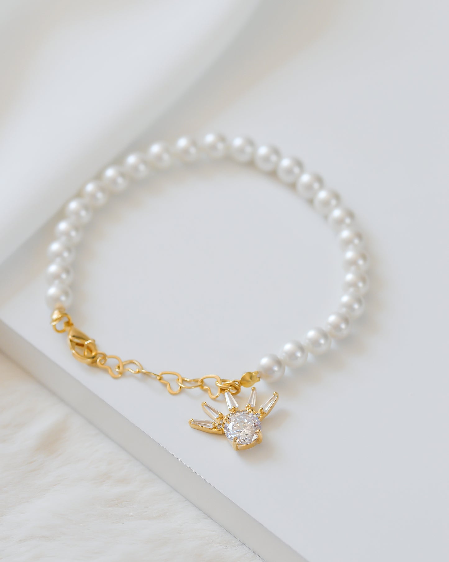 Pulseira Pérola Shell com Pingente Cravejado