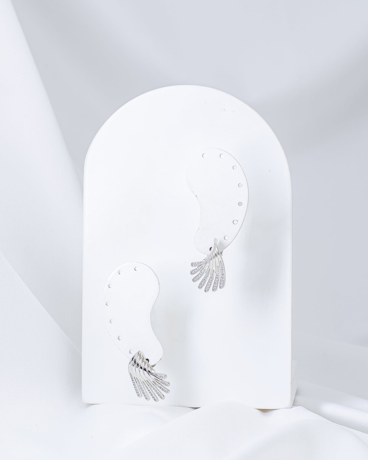 Brinco Ear Cuff Asas 2,5cm Ródio Branco