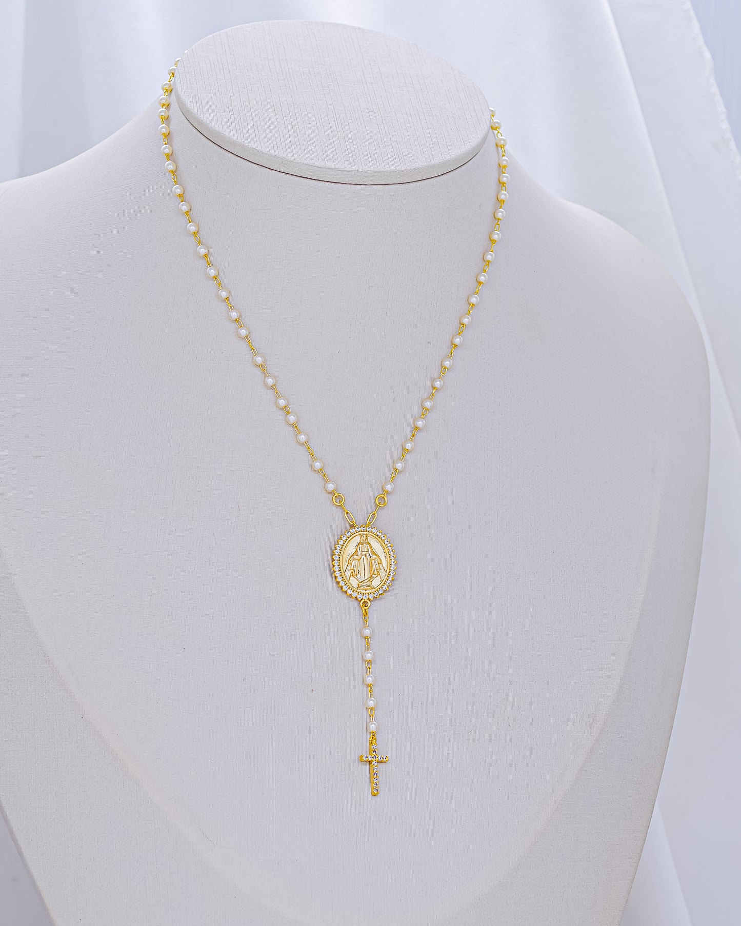 Colar Terço Pérolas Medalha Cravejada Nossa Senhora das Graças