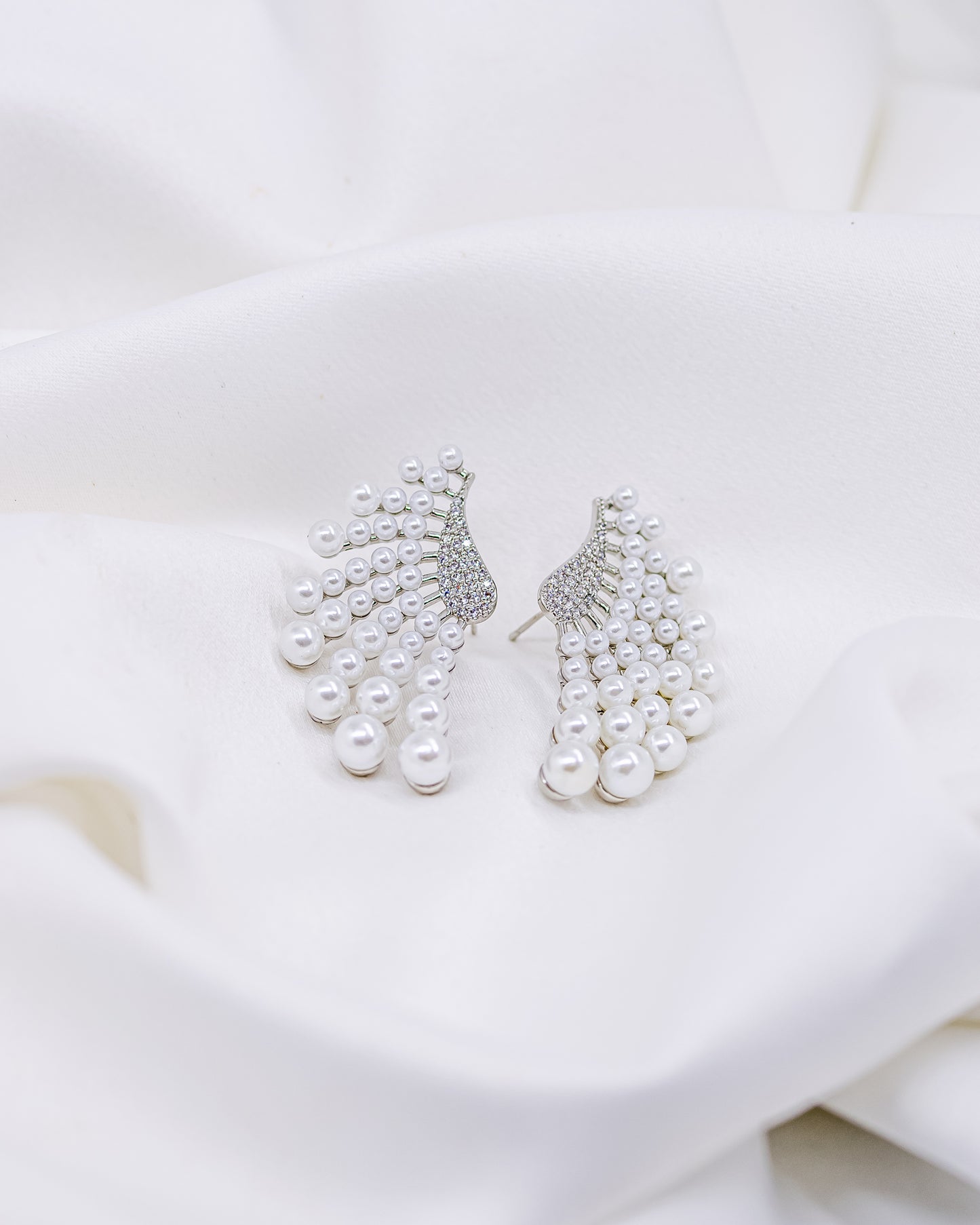Brinco Ear Cuff Microcravejado Com Pérola (Ródio Branco)