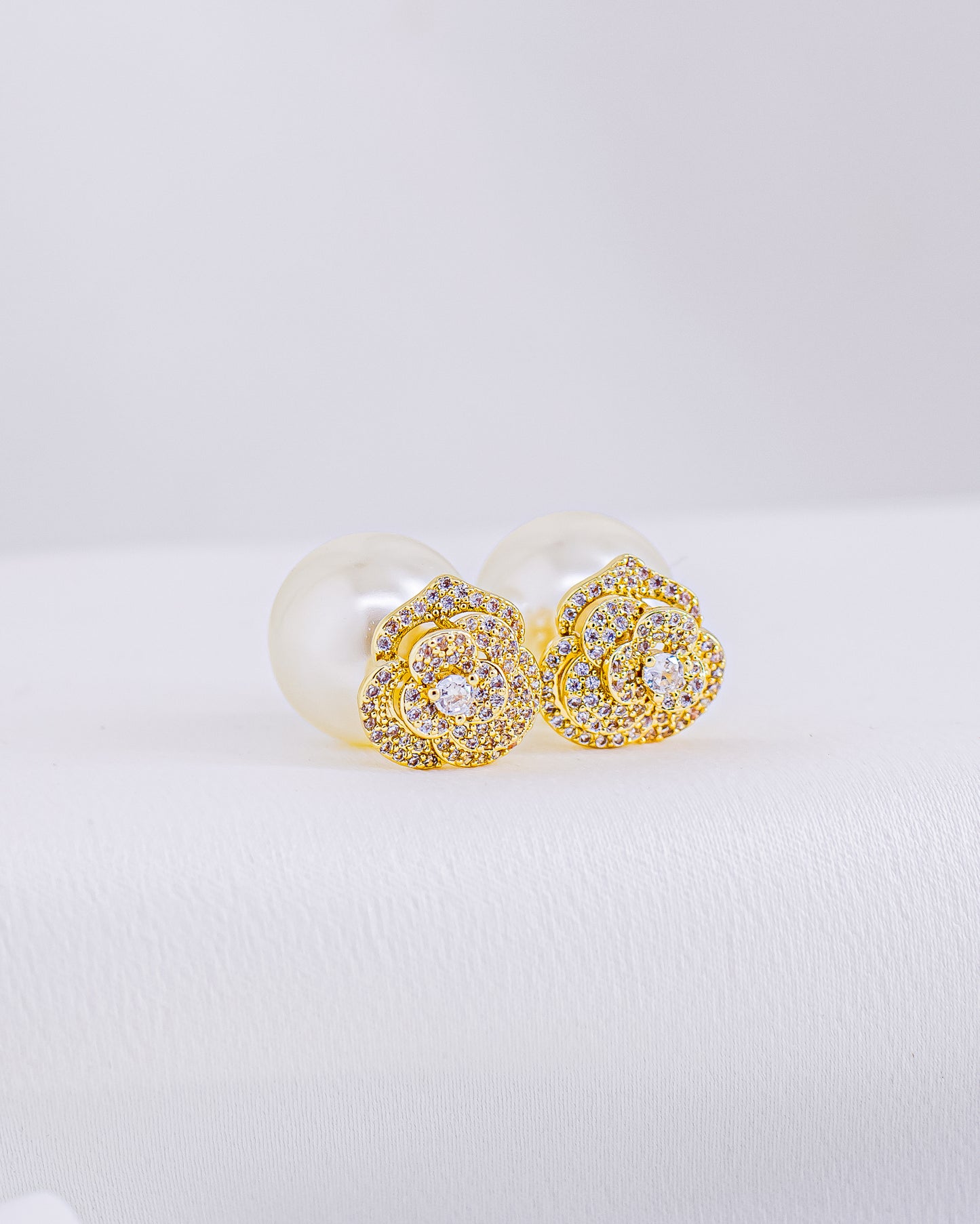 Brinco Ear Jacket Pérola Flor com Zircônia