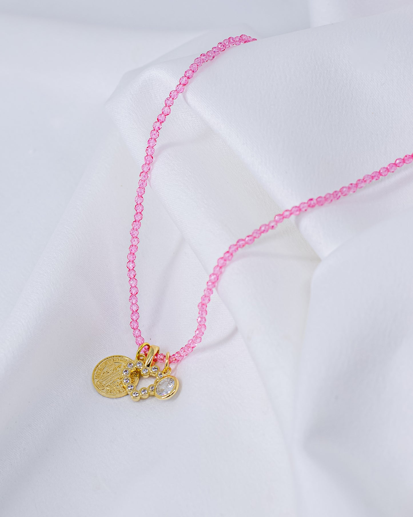 Pulseira 2 Voltas Cristal Rosa com Pingentes São Bento Coração