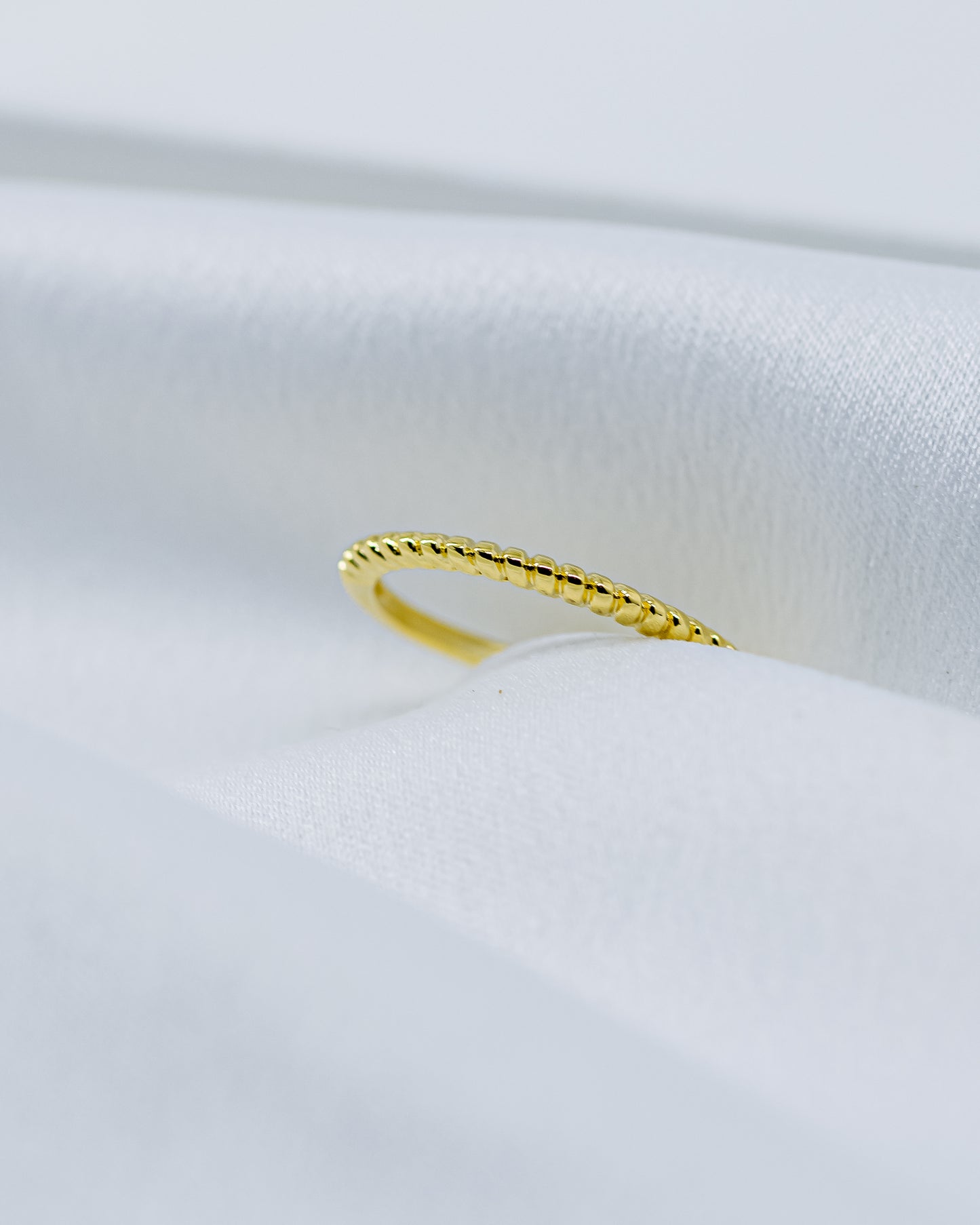 Anel Fino com Detalhes