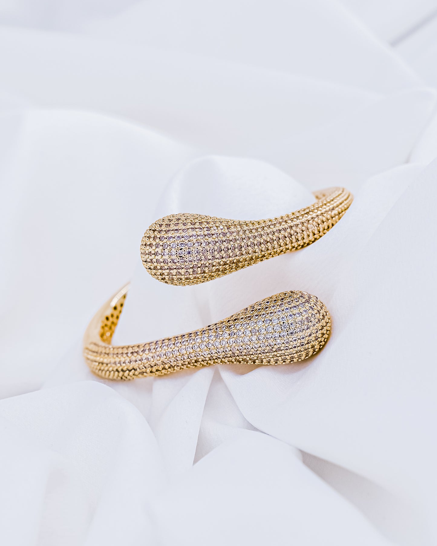 Bracelete Aberto cravejado Dupla gota