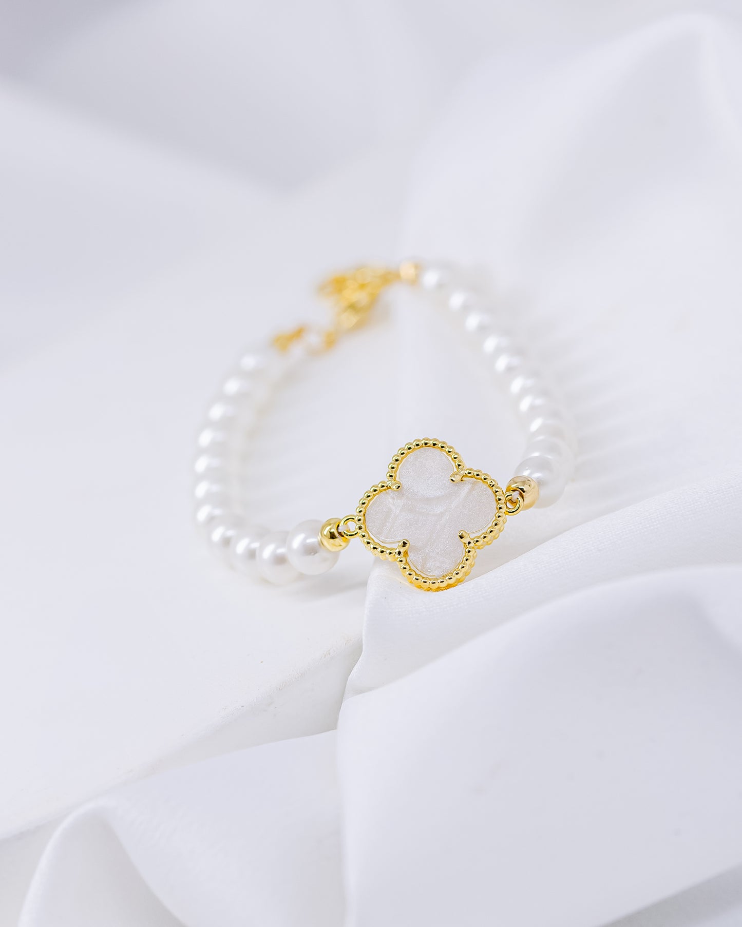 Pulseira Pérola Shell com Trevo