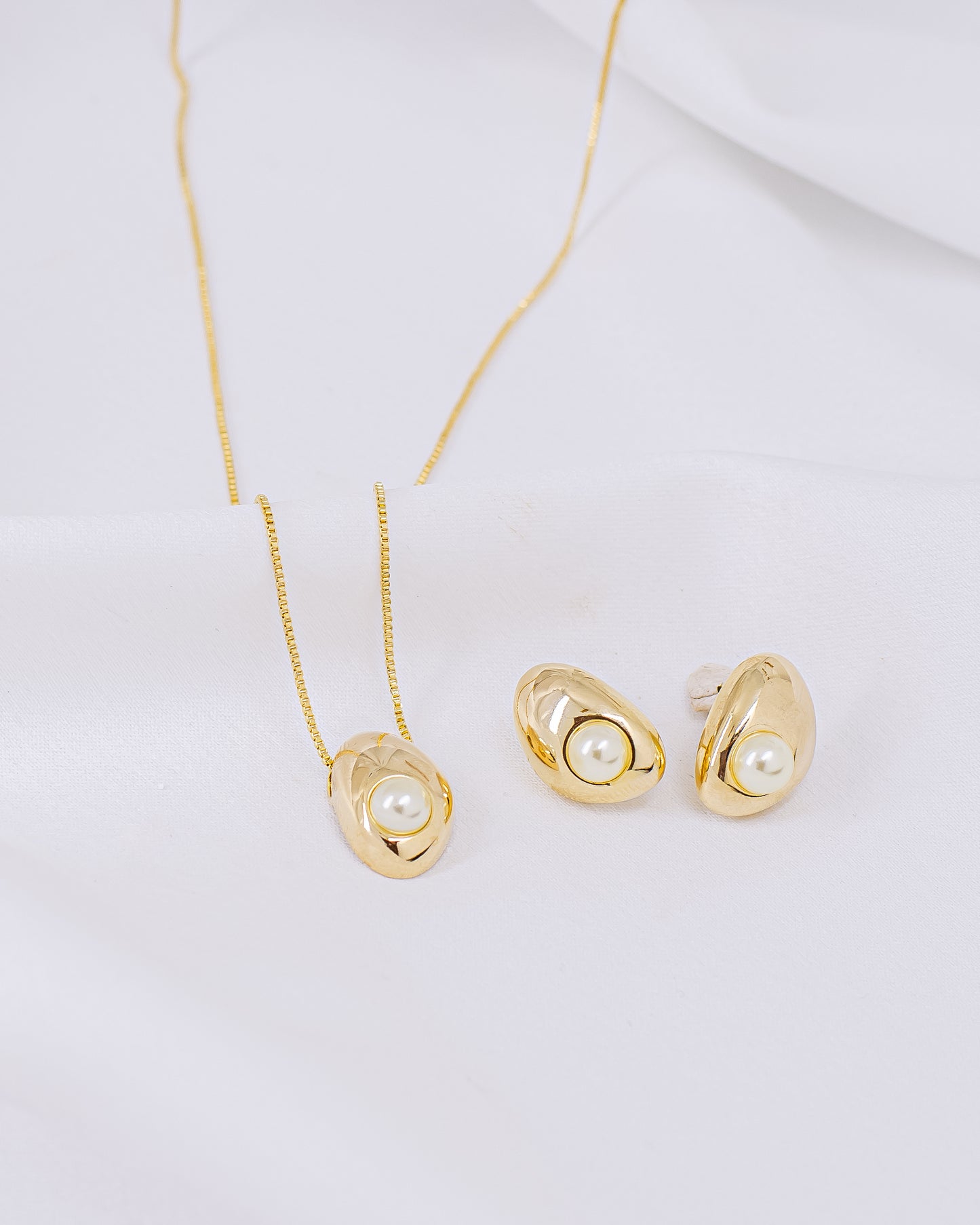 Conjunto Brinco e Colar Oval Orgânico com Pérola