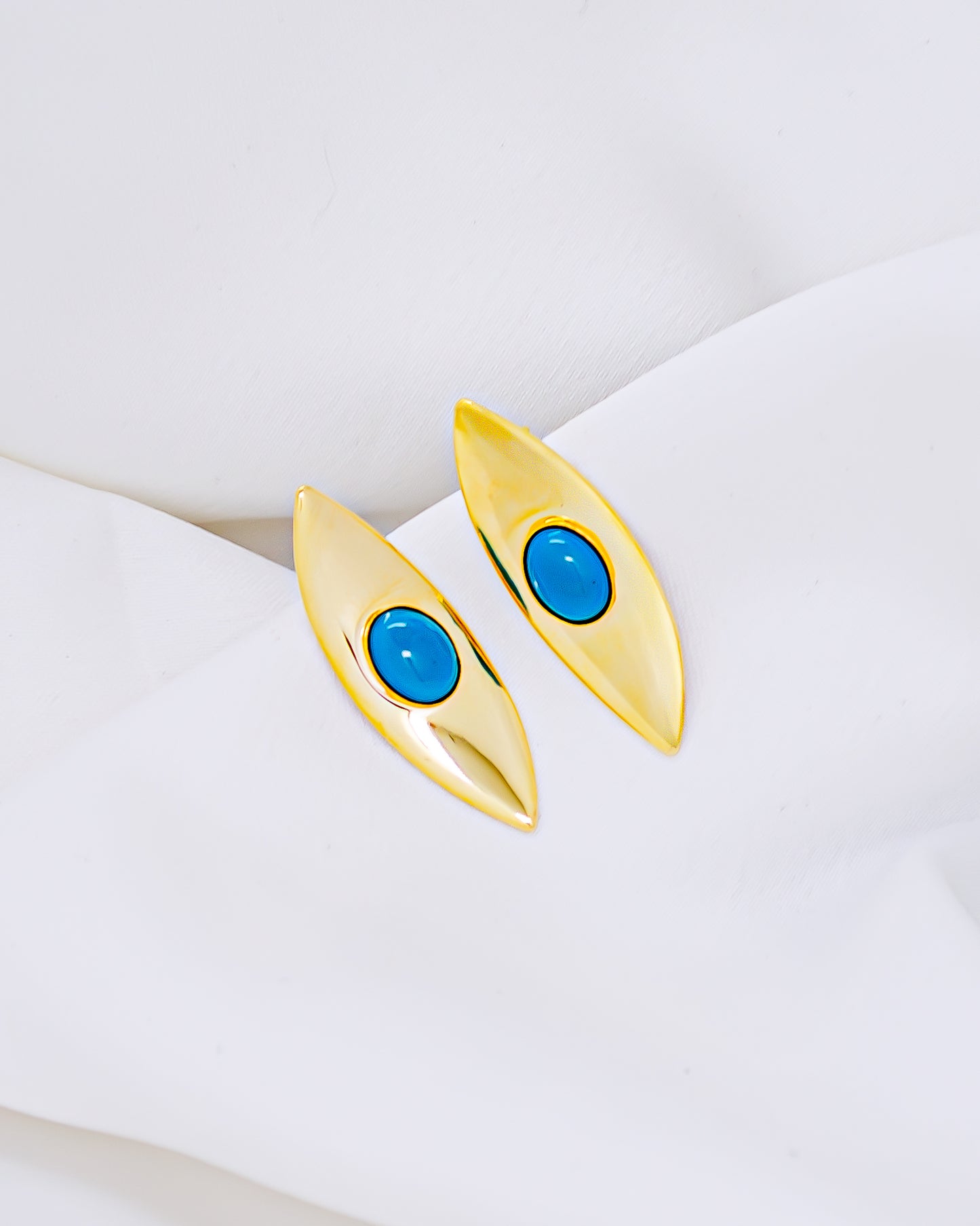 Brinco Folha Lisa com Pedra Turquesa