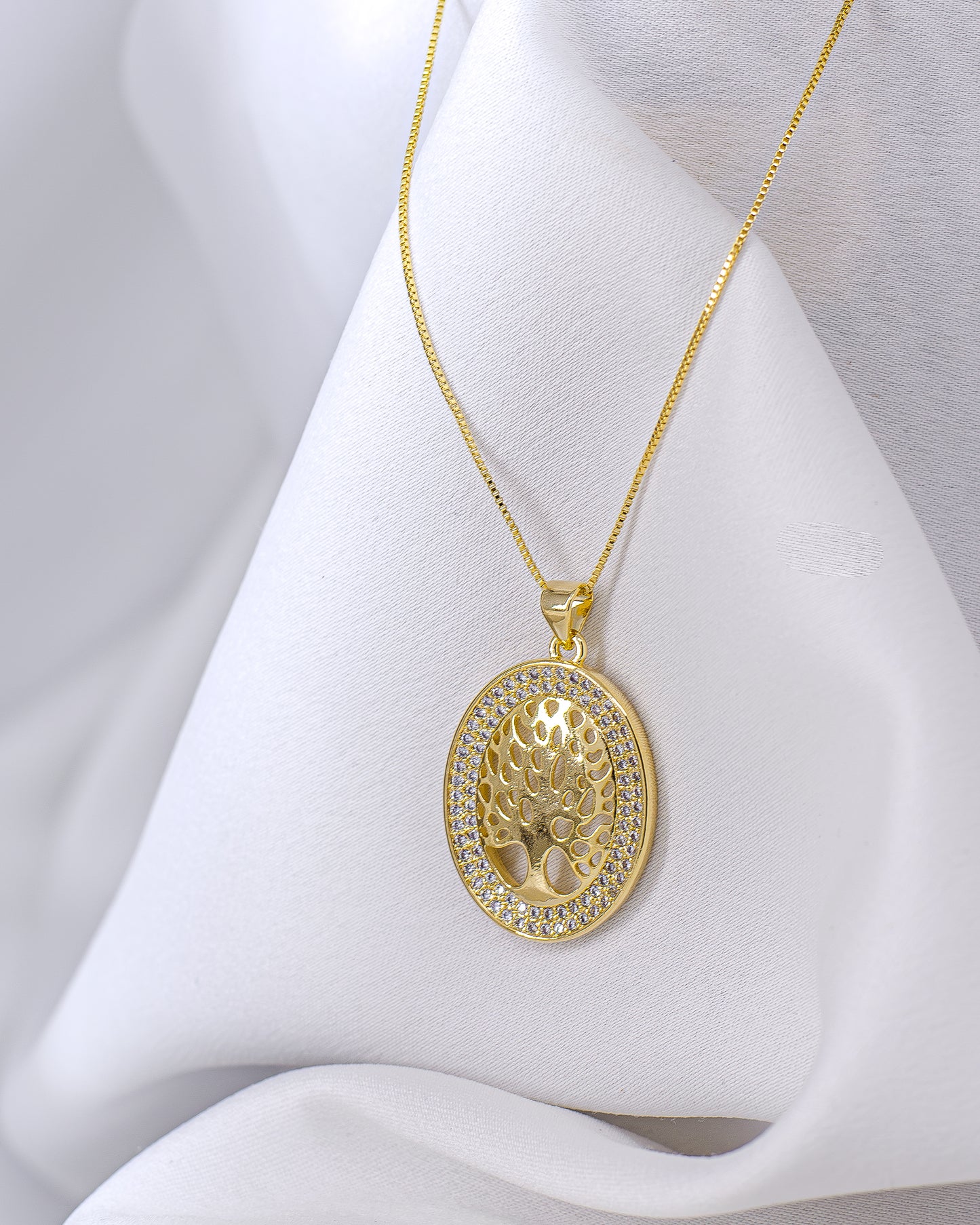 Colar Veneziana com Pingente Oval Árvore da Vida com Borda Microcravejada