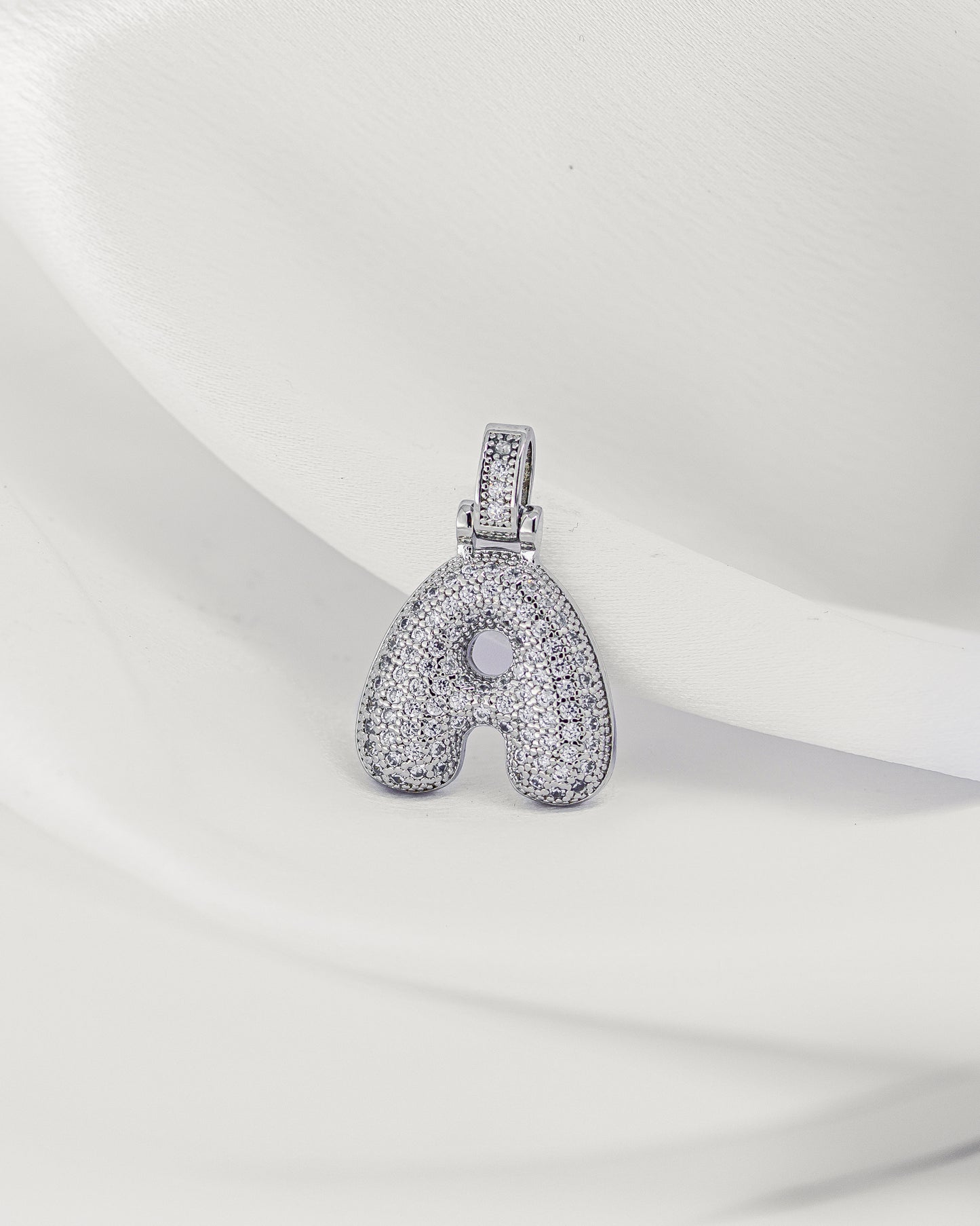 Pingente 3cm Letra Inicial "A" Microcravejada Ródio Branco
