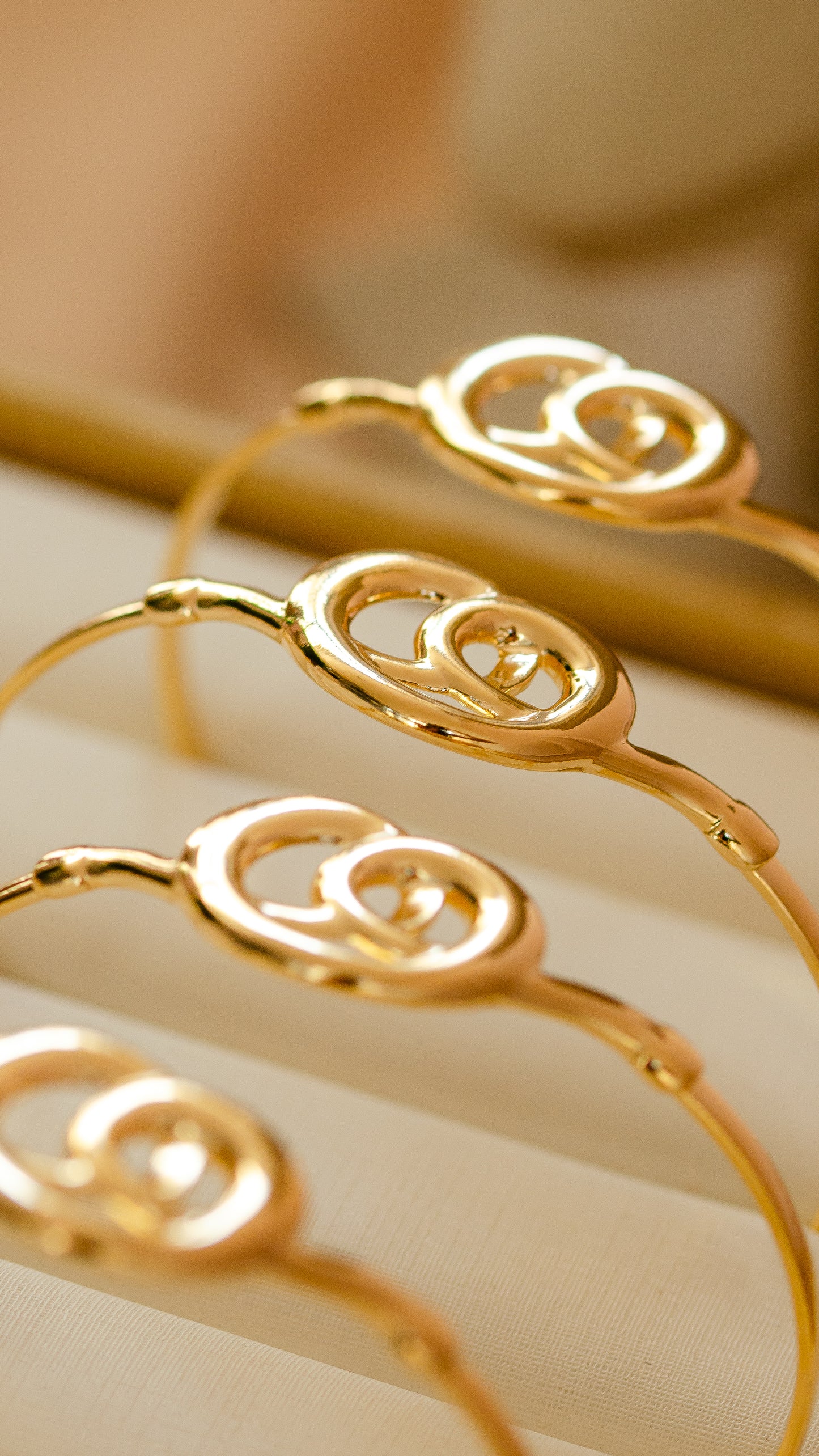 Bracelete Aro Fino com Pretzel