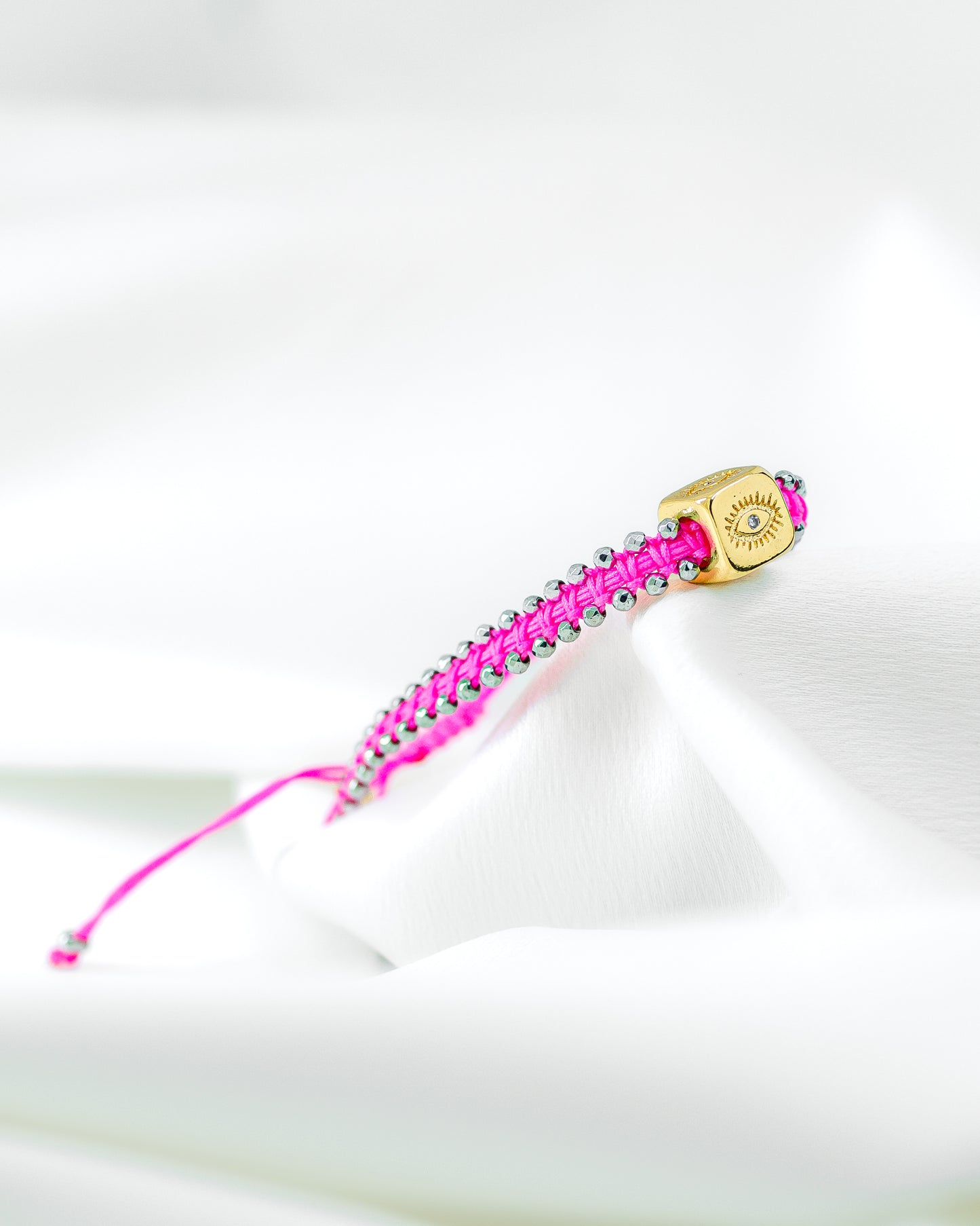 Pulseira Macramê Regulável Olho Grego Pink Neon