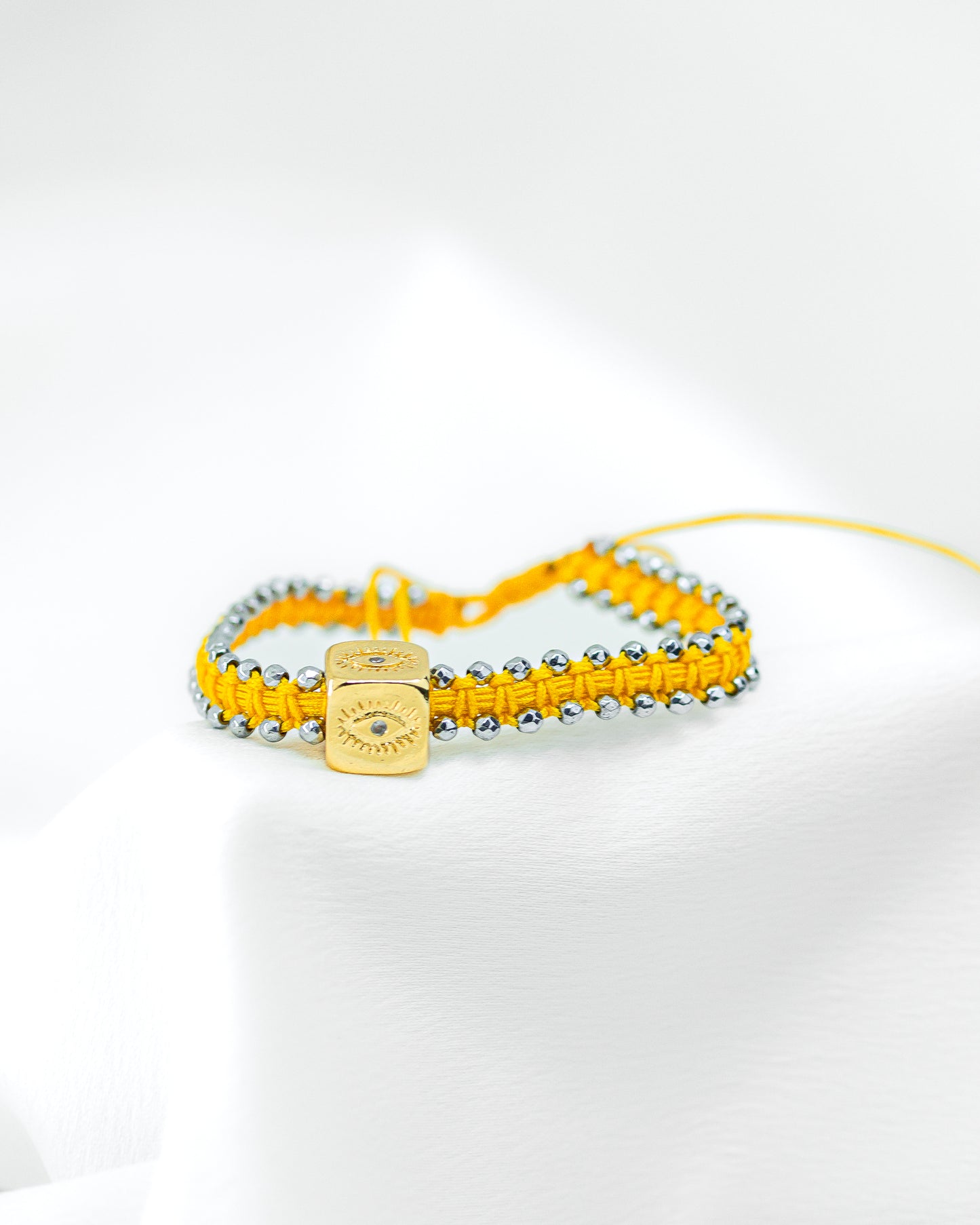 Pulseira Macramê Regulável Olho Grego Amarelo