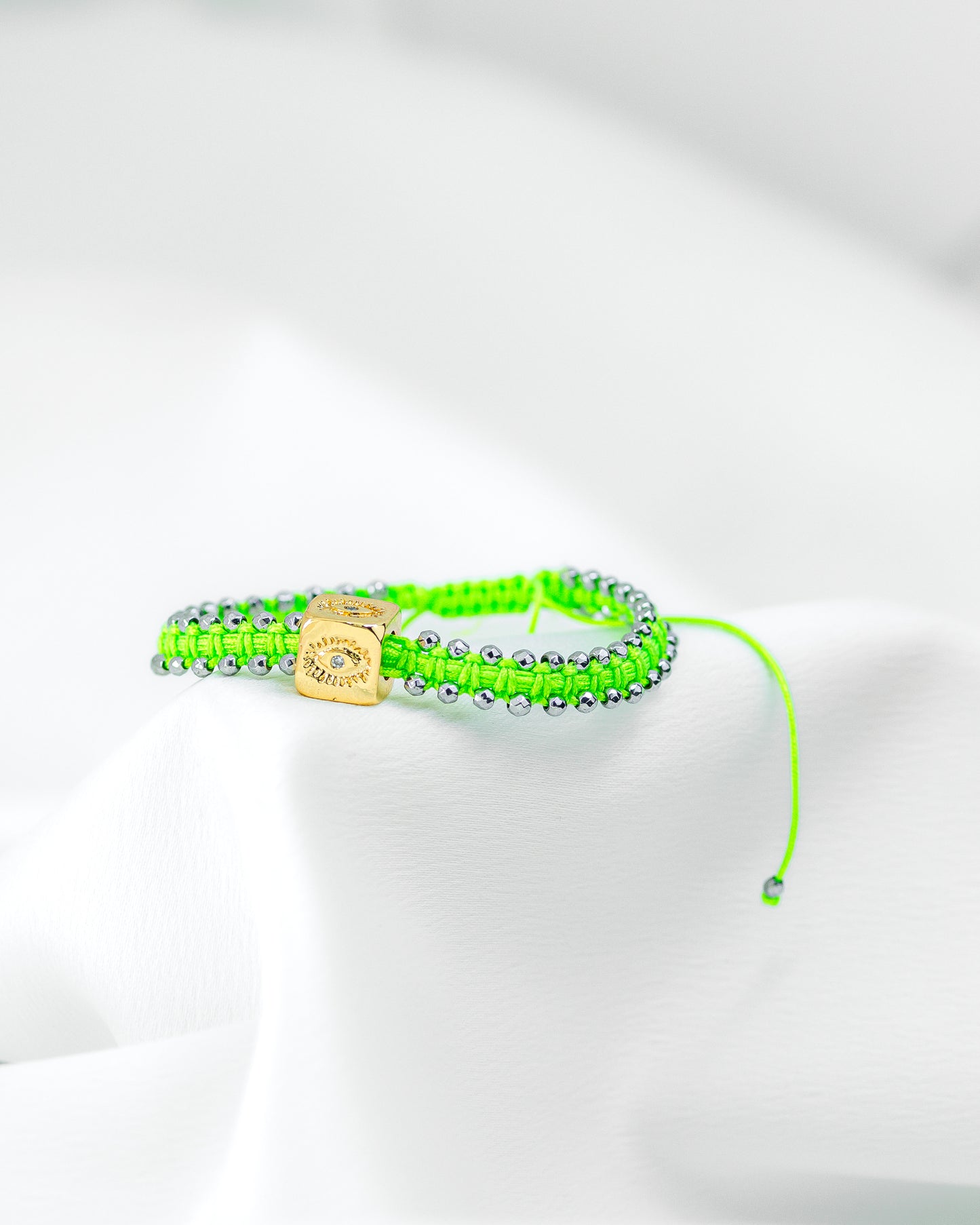 Pulseira Macramê Regulável Olho Grego Verde Neon
