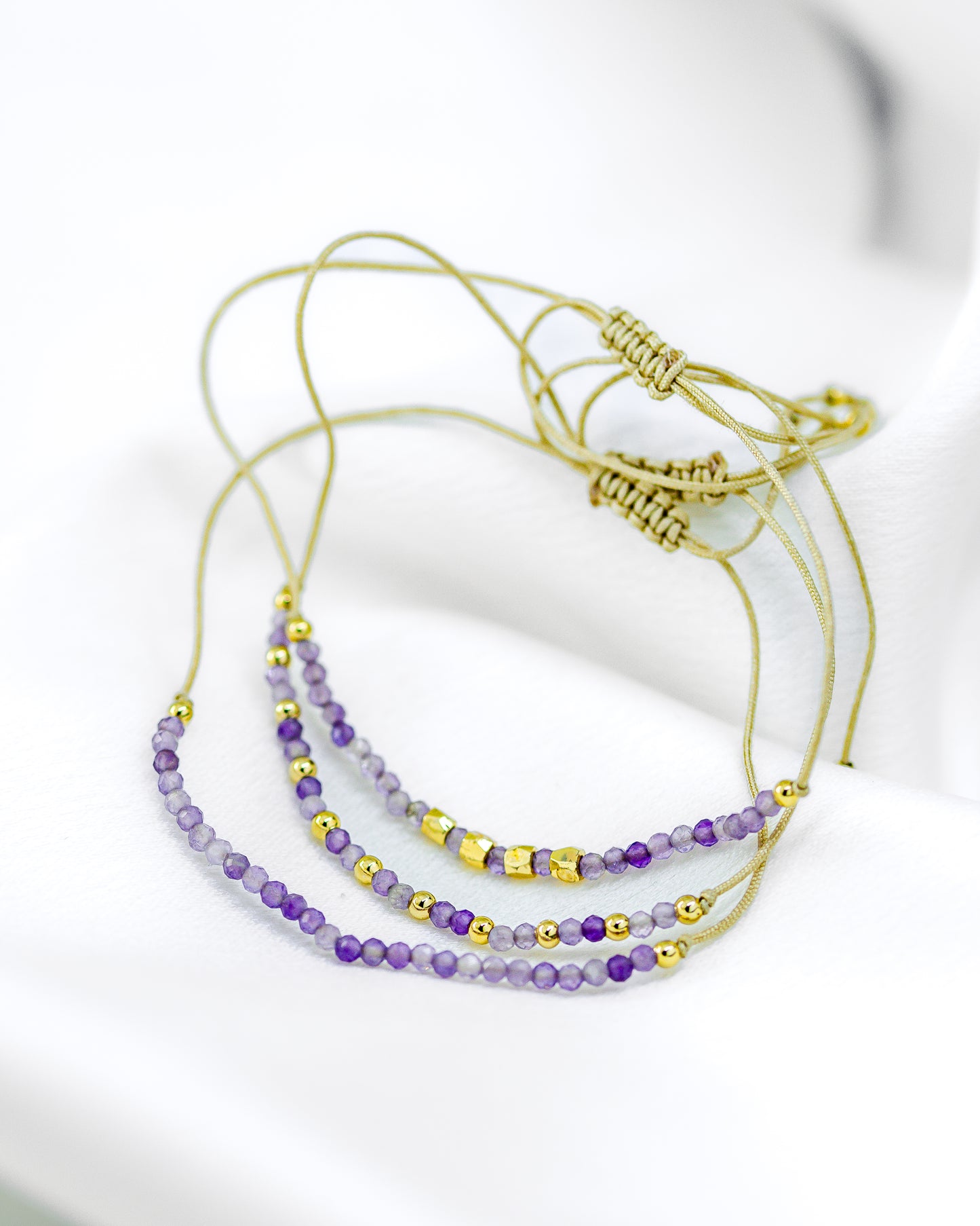 Trio de Pulseiras Macramê Reguláveis Mini Pedras Lilás