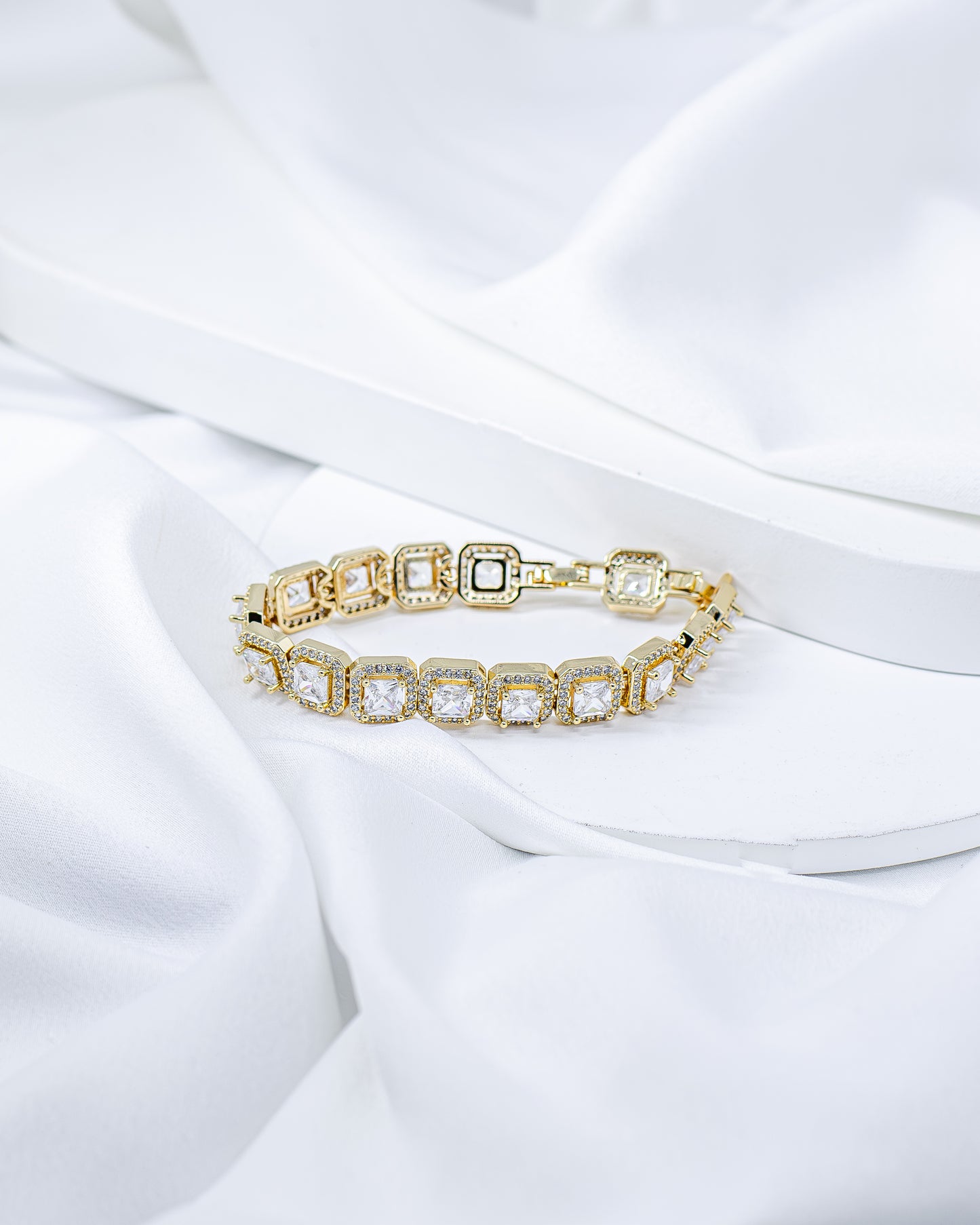 Pulseira Riviera Zircônias Grandes Quadradas com Bordas Microcravejadas