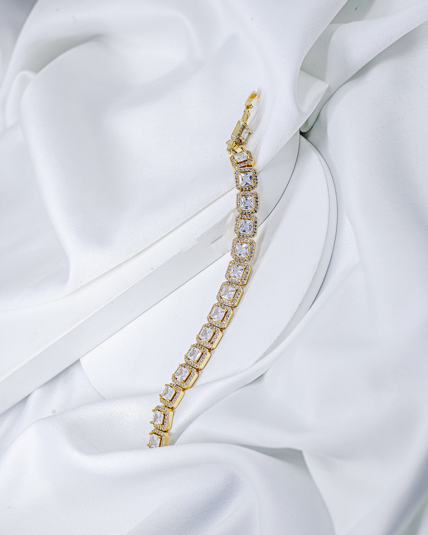 Pulseira Riviera Zircônias Grandes Quadradas com Bordas Microcravejadas