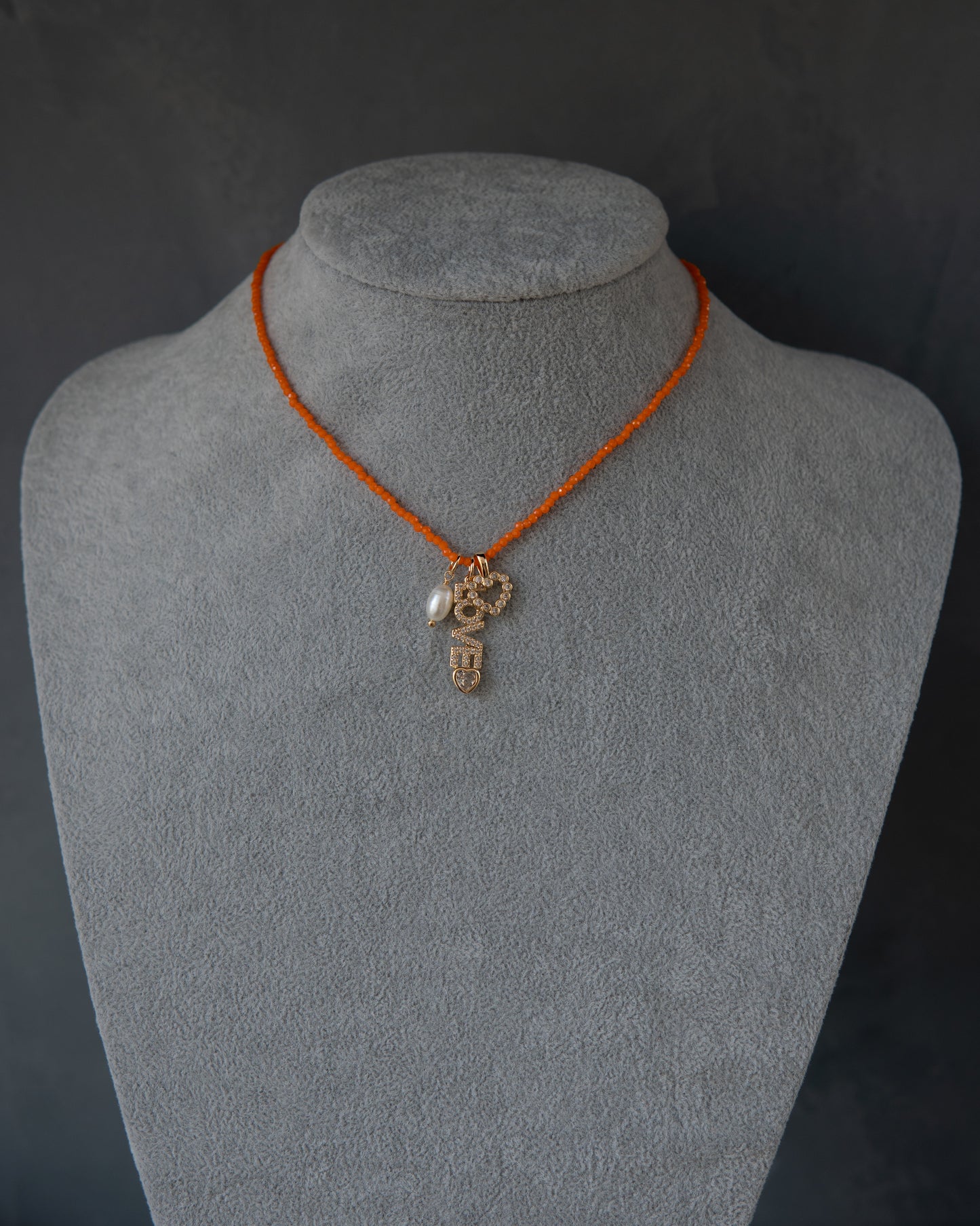 Choker Cristal Laranja com Pingentes "Love" Coração Pérola de Água Doce