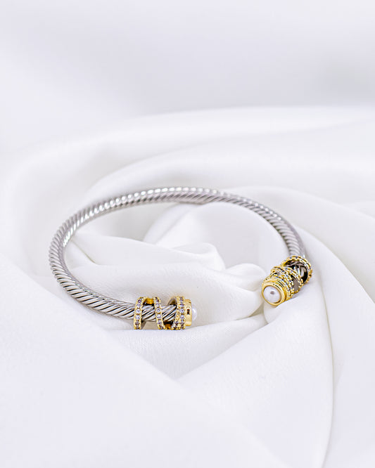 Bracelete Aro T Entrelaçado nas Pontas Cravejado com Pérola Ródio Branco