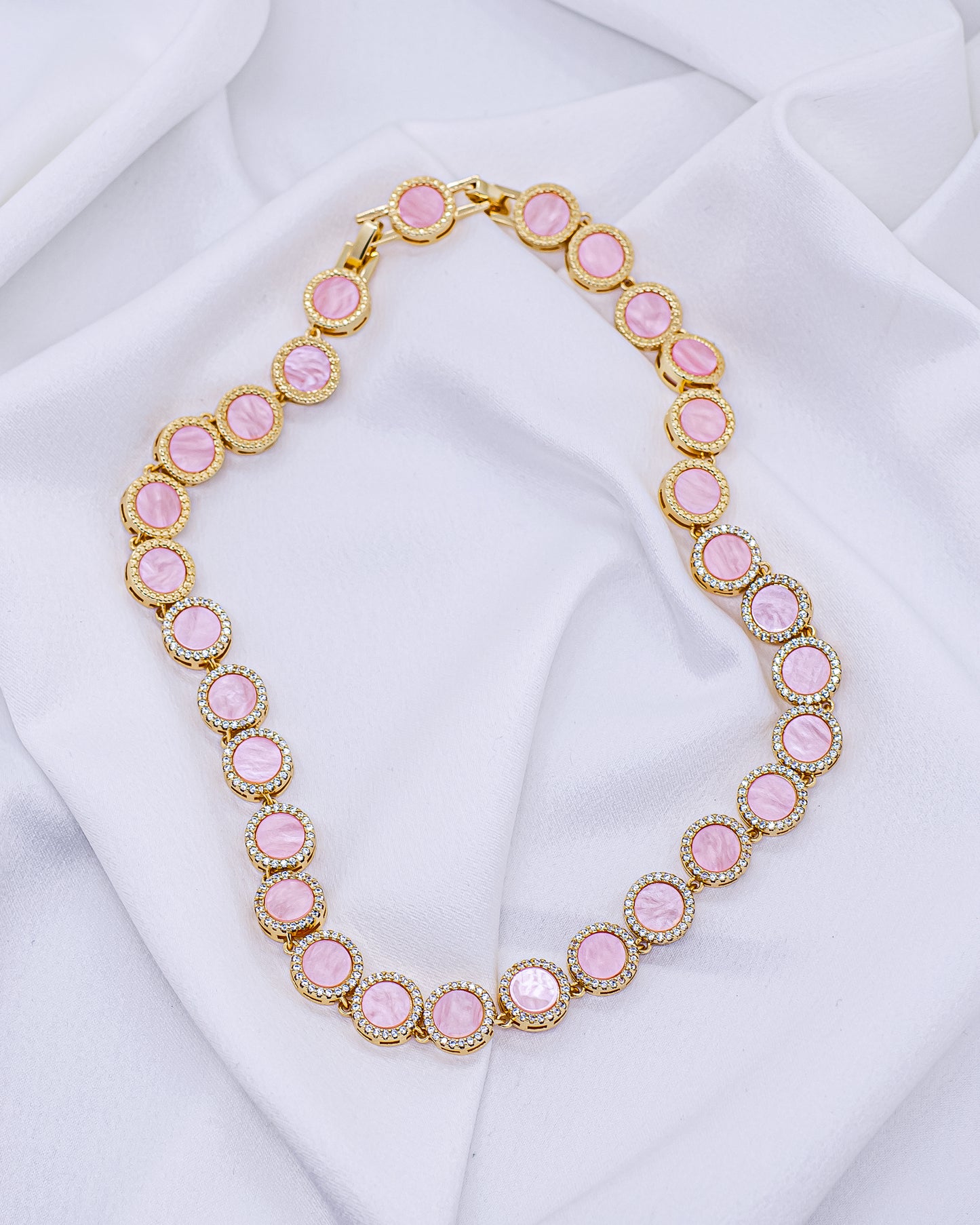 Choker Círculos Cravejada Resina Rosa Ródio Branco