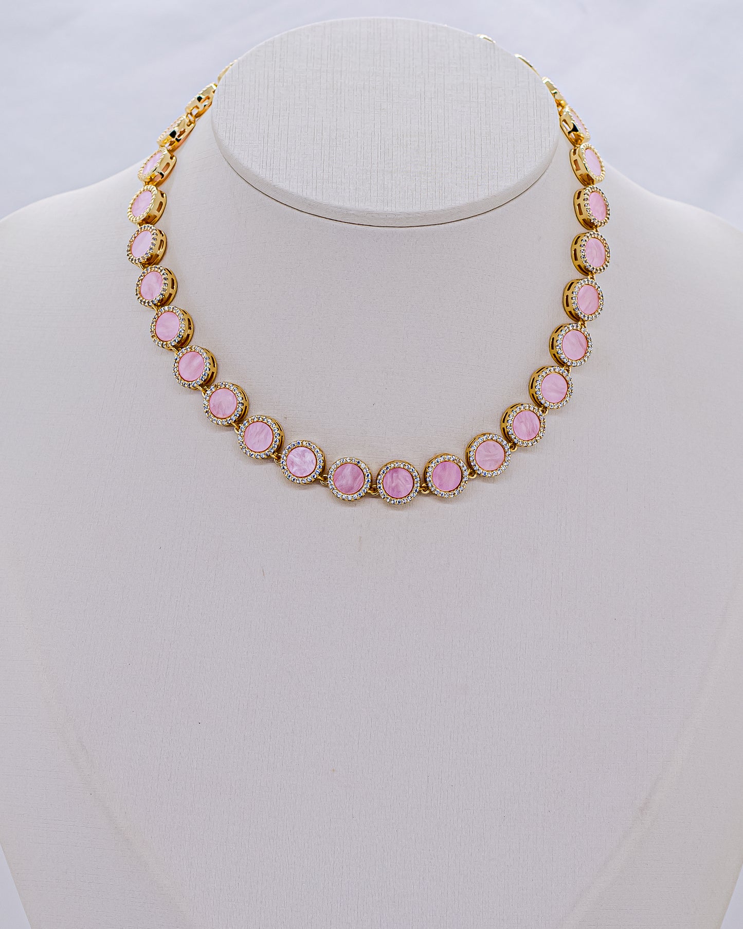 Choker Círculos Cravejada Resina Rosa Ródio Branco