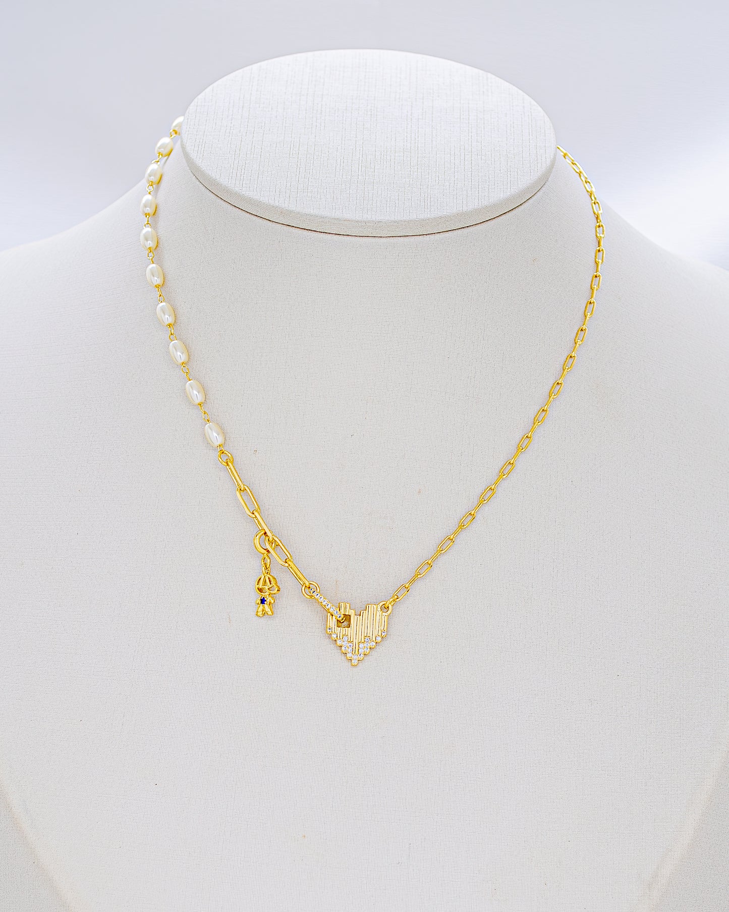 Colar Cartier e Pérolas Achatadas com Coração e Filho