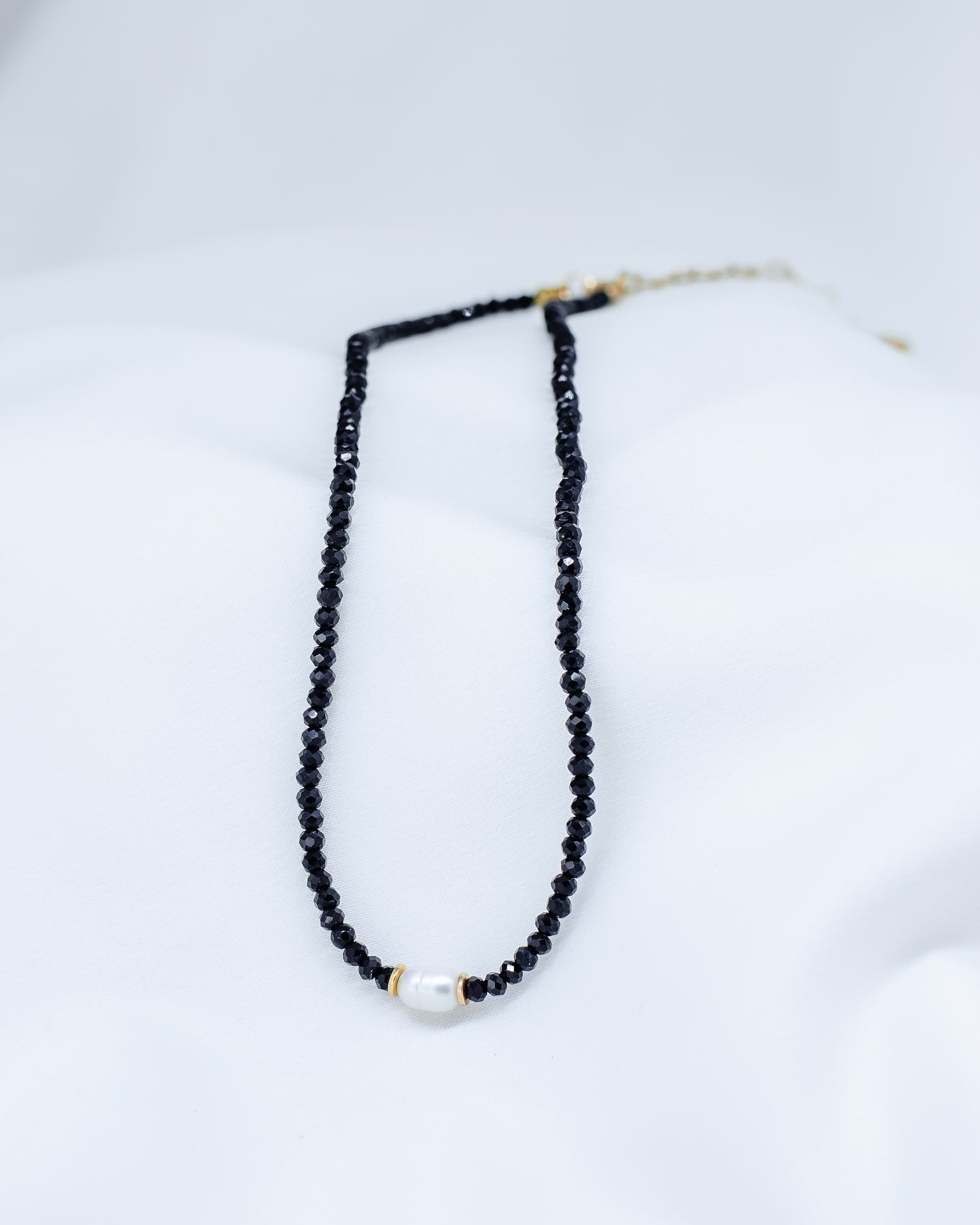 Choker Cristal Preto e Pérola de Água Doce