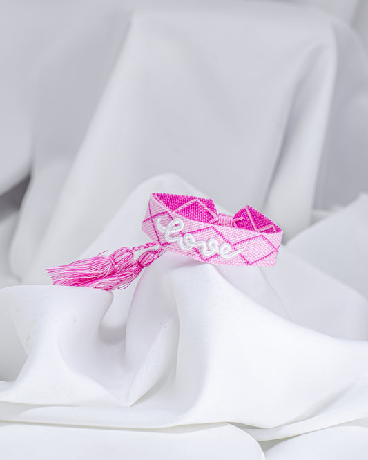 Pulseira de Tecido Rosa Bordado "Love" Ajustável