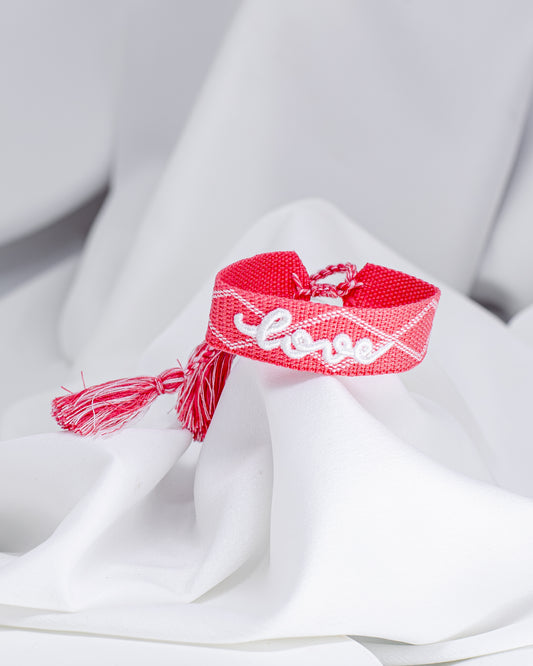 Pulseira de Tecido Coral Bordado "Love" Ajustável