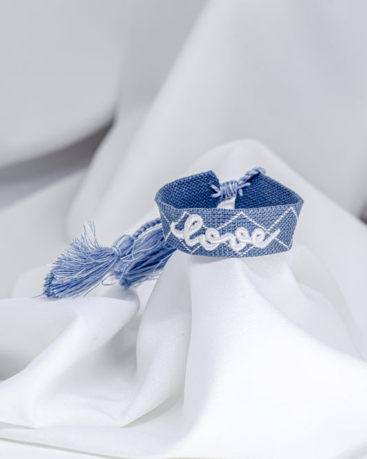 Pulseira de Tecido Azul Jeans Bordado "Love" Ajustável