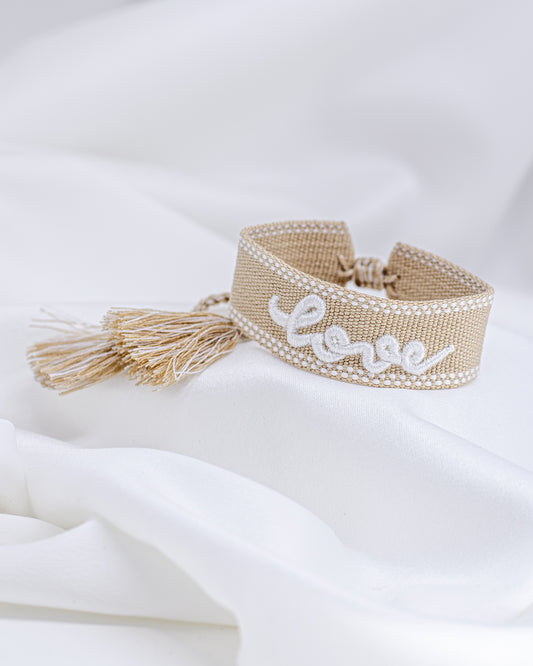 Pulseira de Tecido Bege Bordado "Love" Ajustável