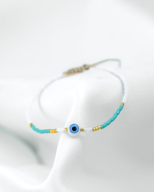 Pulseira Macramê Regulável Azul e Branco com Olho Grego Redondo