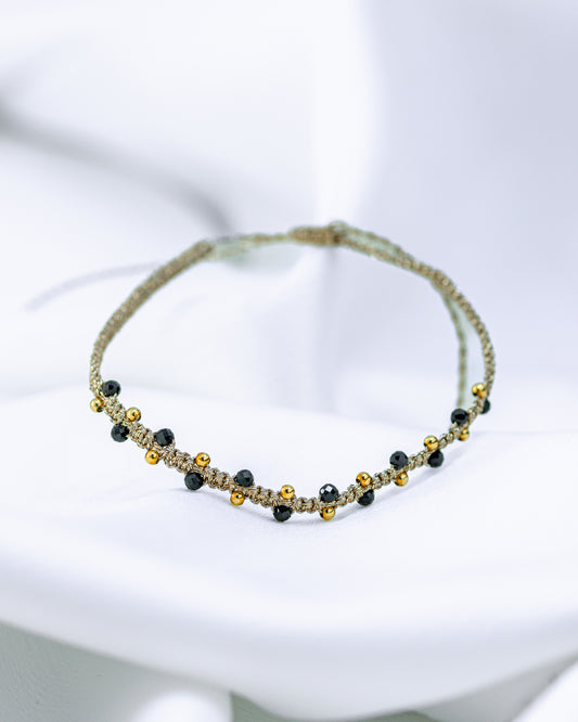 Pulseira Macramê Regulável com Mini Pedras Preto