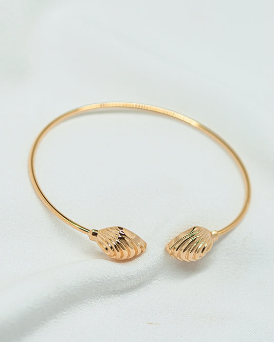 Bracelete Fino com Conchas nas Pontas
