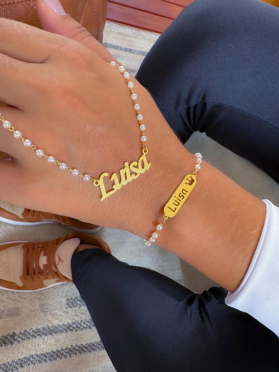 Pulseira Pérolas com Plaquinha Personalizada